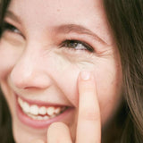 XAMANIA Corrector de Ojeras con Karité y Cacao I Cubre y Aclara Ojeras e Imperfecciones, Contornea e Ilumina I Cobertura Media I Fórmula Hidratante, Piel Sensible, No-Tóxico, Vegano, Cruelty Free | Clean Makeup I Hecho en México ( Warm #2 5gr.)