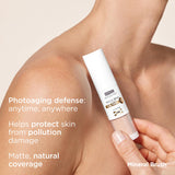 ▶ ISDIN Polvo de cepillo mineral, contaminación facial y protección de luz azul, un complemento para tu rutina de cuidado solar, adecuado para pieles sensibles, 4g