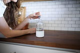 Just Like Joan Botellas de vidrio para soluciones de limpieza, botellas vacías con funda de silicona, aceites esenciales, plantas, lejía, recargables, de 16 onzas, aptas para alimentos, color amarillo limón