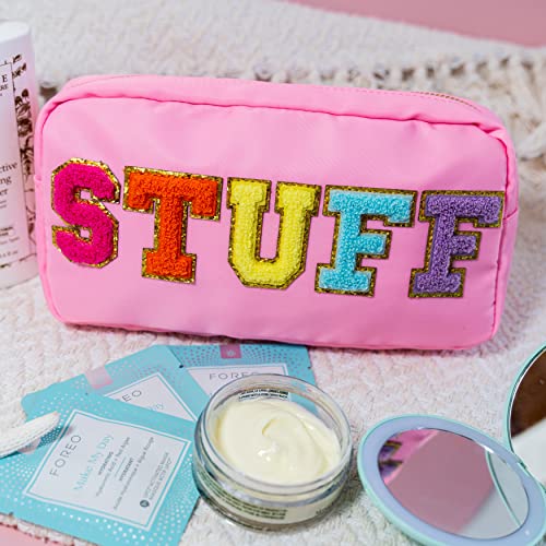 Bolsa de cosméticos de nailon rosa con parches de letras de chenilla, Rosado, 22.86cm (9''), Stuff-pink